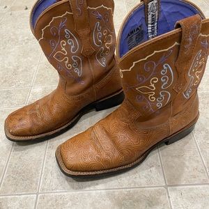 Ariat fat baby size 10 boots.
